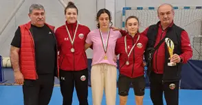 Злато и две вицетитли за Русе на камерно първенство по борба