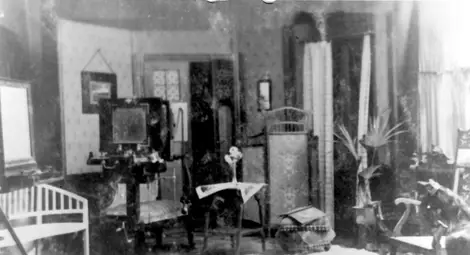 Вътрешната уредба на ателието. Вътрешната уредба на ателието.