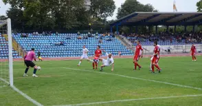 Атрактивният „Дунав“ разби „Бенковски“ със 7:1 и хеттрик на Мирослав Будинов