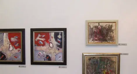 Четиригодишна Ирена Парашкевова  получава от майка си първия молив