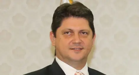 Обвиняват в плагиатство румънския външен министър Обвиняват в плагиатство румънския външен министър