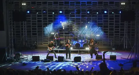 Рок машината потегли! Б.Т.Р. и &bdquo;Ахат&ldquo; с мощен старт на турнето в Русе