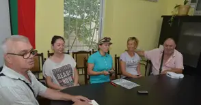 Художници улавят дунавска вода в мрежите на въображението си