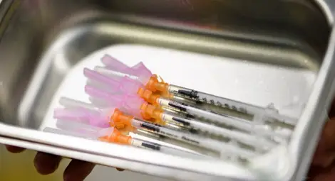 МТ: Никога пред работодатели не е поставяно изискване задължително да ваксинират персонала си