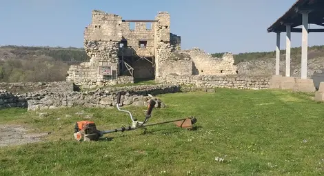 Червен и Ивановските скални църкви приемат туристи от днес