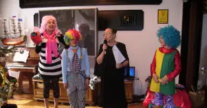 Феи и клоуни доведоха Снежанка и руския Дядо Мраз