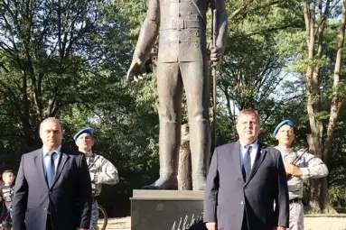 Паметникът на Левски зае достойното си място в Парка на възрожденците