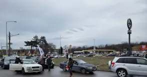 Членове и симпатизанти на „Възраждане“ блокираха Дунав мост