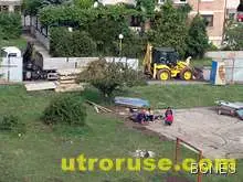 Митко Пайнера строи блок върху детска площадка в "Младост"