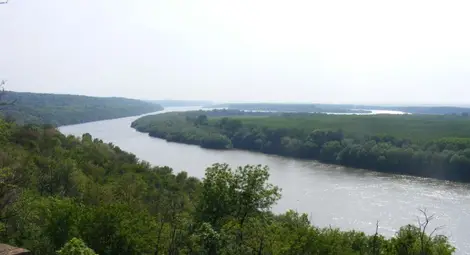 Доброволчески лагер чисти  четири дни два дунавски острова