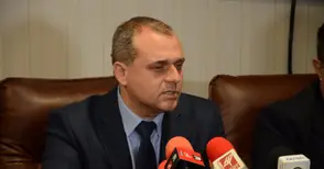 Искрен Веселинов: След като е криза, нека да замразим и нашите заплати!