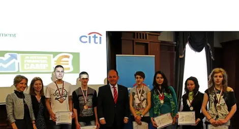 9 ученици от Математическата  финалисти на финансовия лагер