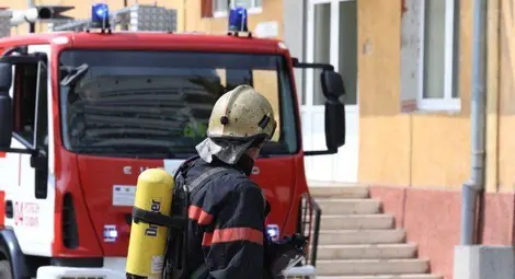 Полицаи спасиха от пожар заспал с цигара пенсионер