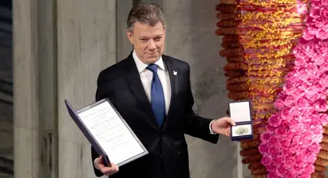 Връчиха Нобеловата награда за мир на колумбийския президент Връчиха Нобеловата награда за мир на колумбийския президент