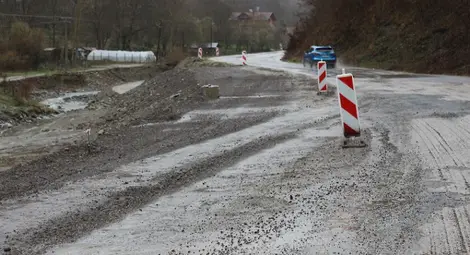 Коридор №8: От Гюешево до Крива паланка - дупки, локви, мрак и... малко асфалт