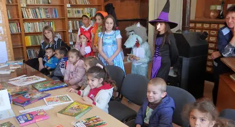 Маратон на четенето с любими герои от приказки организираха в Ценово