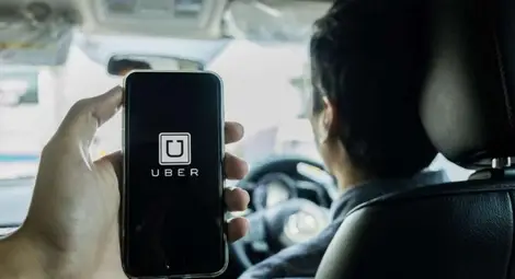 Шофьор на Uber викнат да вози жена си и гаджето й Шофьор на Uber викнат да вози жена си и гаджето й