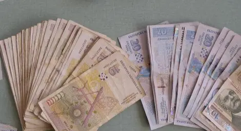 Половината фирми дават коледни бонуси на служителите си