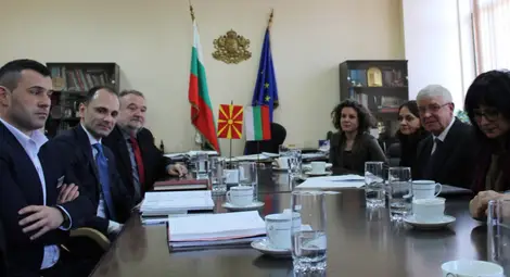 Помагаме на Македония за здравната й реформа