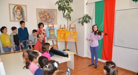 12-годишната Мария-Изабела от Брашов свири Паганини за децата в &bdquo;Леонардо&ldquo;