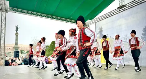 Стотици русенци пяха заедно с Братя Аргирови по време на концерта &bdquo;Не на насилието, да на доброто!&ldquo;