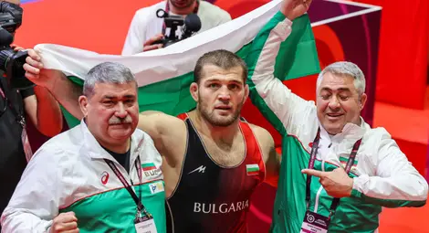 Ангелов /първият вляво/ и Рамазанов /в средата/ извървяха пътя до олимпийска и европейска титла.									   Снимка: Интернет