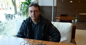 Йордан Дойчинов прави реално възможни невъзможния куб и стълбата на Пенроуз