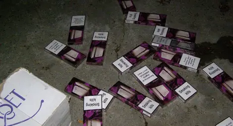 500 кутии цигари летят от кола при гонка с митничари