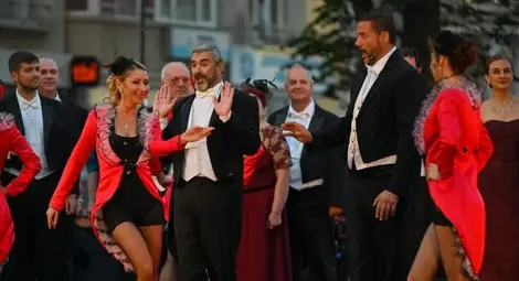 От каторжник до директор на затвор - Стоян Стоянджов празнува 40 години и близо 400 роли на оперната сцена