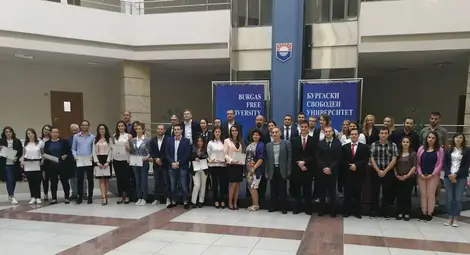 Бъдещи юристи с приз от  състезание за решаване на казуси