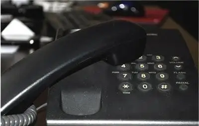 Пловдивчанка остави 12 000 лв. под пейка, телефонни измамници ги прибраха