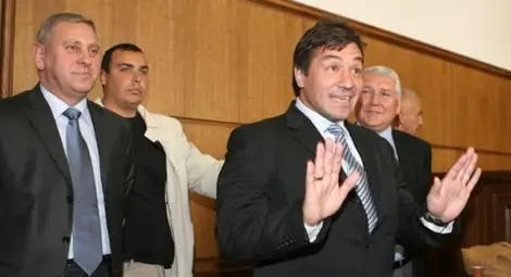 Братът на Маджо – пазач в неговата банка Братът на Маджо – пазач в неговата банка