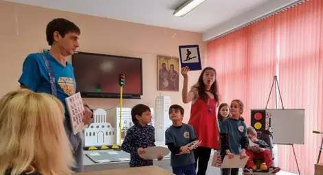 Спектакъл на ДТ &bdquo;Сава Огнянов&ldquo; показва &bdquo;азбуката&ldquo; на безопасното движение по пътищата