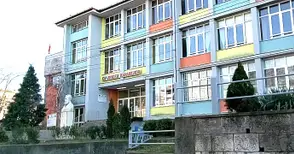 Родител и директор в спор - бито ли е дете от охранител в училище