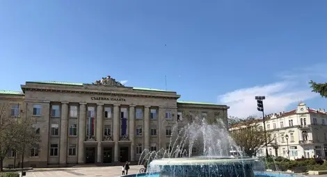 Рецидивист, убил човек при грабеж, блудствал с 82-годишна старица