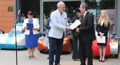 Над 100 ученици, студенти и докторанти представиха иновативни продукти в рамките на Осмото иновативно младежко експо в Русенския университет Над 100 ученици, студенти и докторанти представиха иновативни продукти в рамките на Осмото иновативно младежко експо в Русенския университет