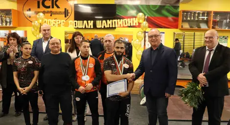 ТСК Русе посрещна тържествено Ангел Русев и останалите си звезди, участвали в европейското пъ вдигане на тежести