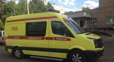 Пациент почина, след като го изпуснаха от носилката на линейка