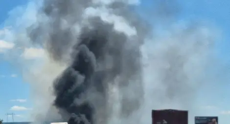 Русенец на път за морето: Кола гори на магистрала "Хемус", бъдете внимателни Русенец на път за морето: Кола гори на магистрала "Хемус", бъдете внимателни