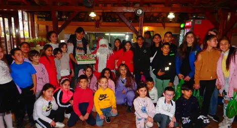 Дядо Коледа раздаде подаръци на добрите деца в Ценово