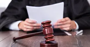 18-годишен автокрадец се поболял в ареста