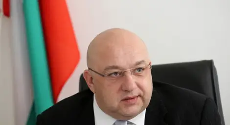 Министър Кралев разписа 6 750 000 лв. за спортните клубове