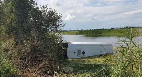 Катастрофа между Бургас и Крайморие, микробус и лека кола обърнати край пътя