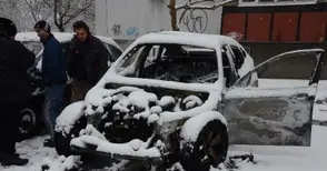 Палеж превърна в купчина отпадъци луксозен джип