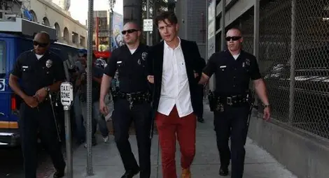 Скандалният Виталий Седюк удари Брад Пит Скандалният Виталий Седюк удари Брад Пит