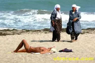 Пастори искат забрана на монокините в Бургас, кметът е против