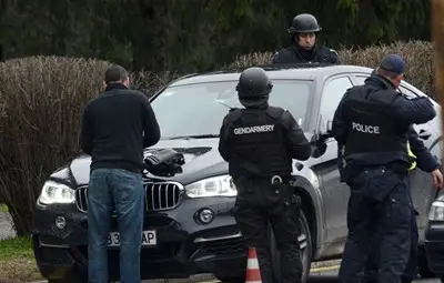 Спряха от движение 10 коли, тунинговани за гонки