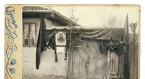 Траурна снимка от дома на Любен Каравелов в Русе. Траурна снимка от дома на Любен Каравелов в Русе.