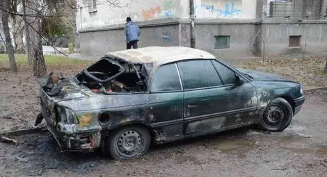 Кола с газова уредба едва не избухна след умишлен палеж