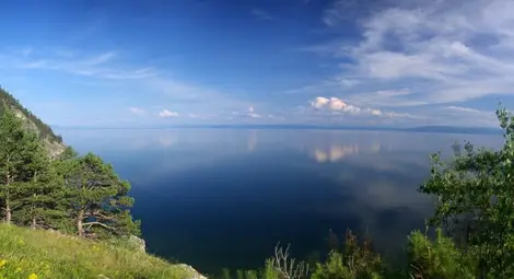 Езеро без дъно привлича туристи в Албания 